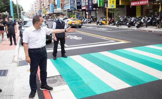 新埔國中通學廊道完工 學童不必與車爭道
