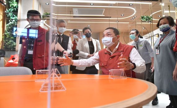 父親節餐廳訂位滿 侯友宜:做不到防疫就外帶