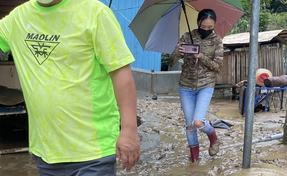 最新畫面／高雄山區豪雨記者挺進災地直擊「民宅慘泡水」　發現「罪魁禍首」原來是這個 