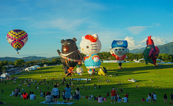 臺灣國際熱氣球嘉年華開幕 HELLO KITTY「熊讚」吸睛