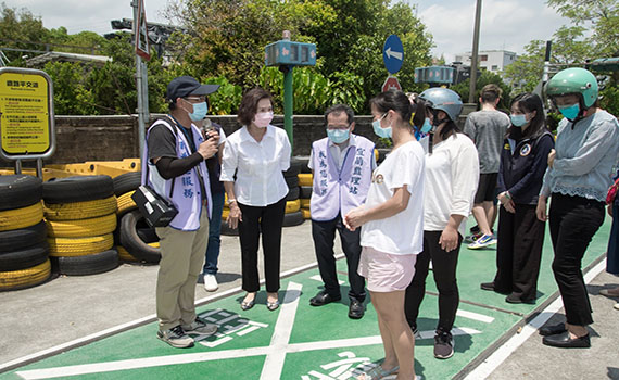 宜縣府助一臂之力 新住民考機車駕照更容易 