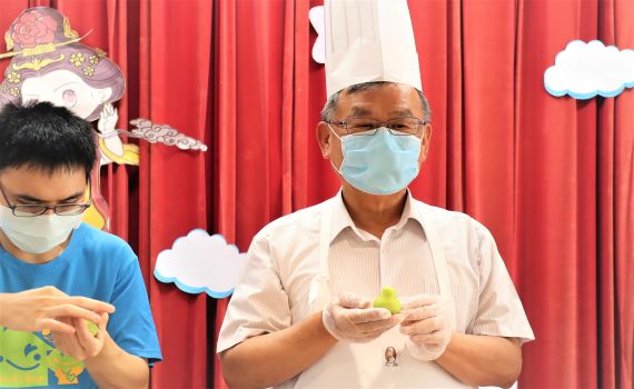 魔豆小舖中秋月餅發表會 賴峰偉豪氣認購550盒