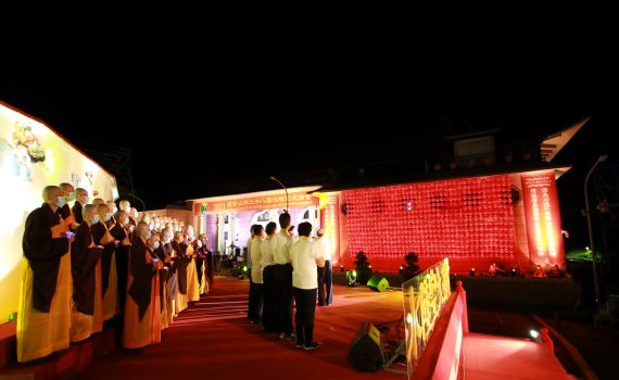 靈鷲山啟建21天水陸閉關法會 點亮平安燈