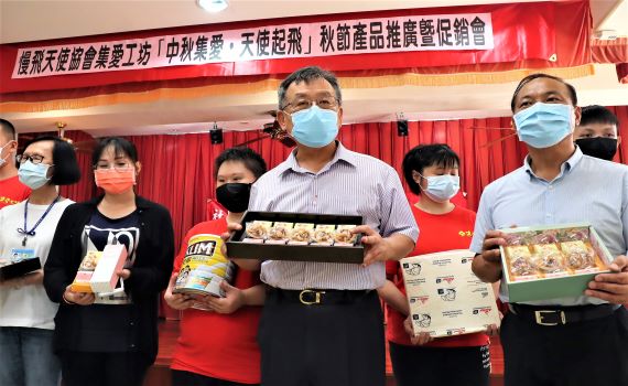 傳遞正能量 賴峰偉為慢飛天使中秋禮盒代言