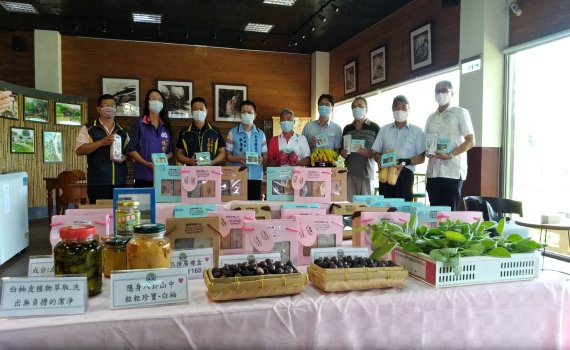 二水鄉農會推出「柚見幸福中秋禮盒」 農情館咖啡再飄香