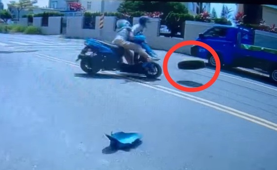 離奇！  台南男子騎車竟遭「備胎」擊落　 
