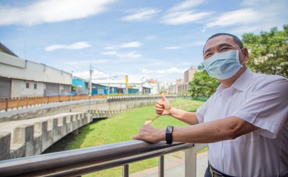 新北鴨母港溝擺脫臭名全新樣貌亮相 侯友宜視察整治成果