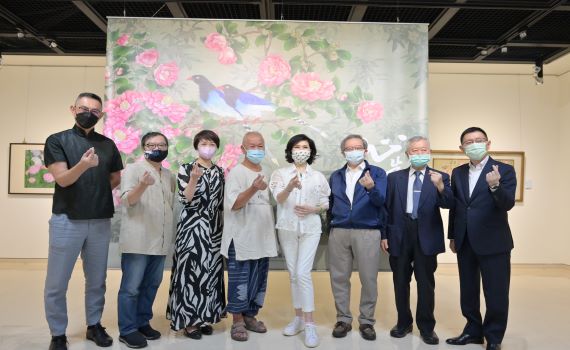 白嘉莉現身陳士侯個展 透過畫作凝視自然之美