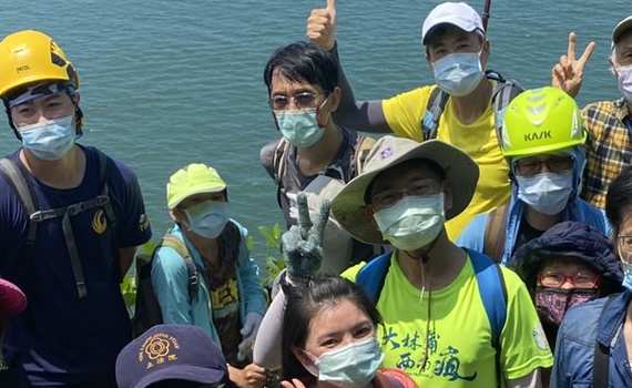 影/消防局攜手在地戶外探險協會免費推「山域迷航自救技能」 2小時叢林穿越健行民眾受益良多