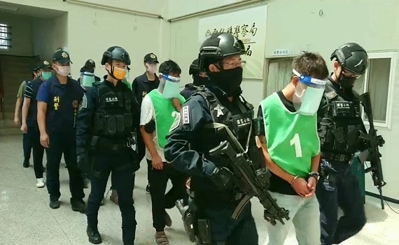 影/台西債務糾紛強押人 警即時救人逮5嫌及槍械毒品
