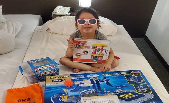 新北送玩具到防疫旅館 隔離幼童、家長超驚喜
