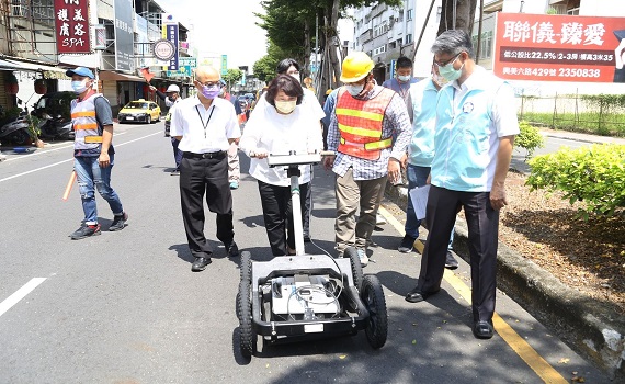 科技揪出道路隱形殺手　黃敏惠視察透地雷達檢測 