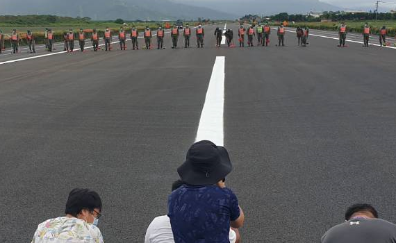 直擊(有影片)/漢光演習重頭戲!國軍整備4公里佳冬戰備跑道