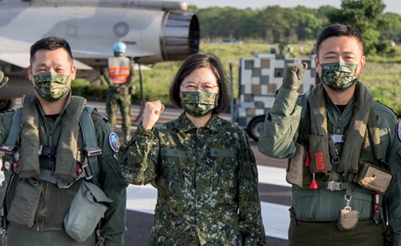 屏東佳冬戰備道戰機起降操演 國軍飛行部隊展現精實戰力