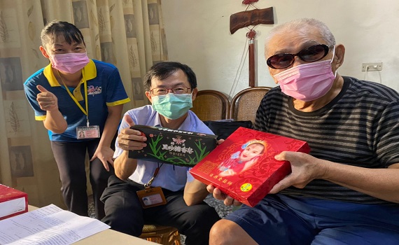 嘉基E起來作伴 獨居長輩中秋線上團圓