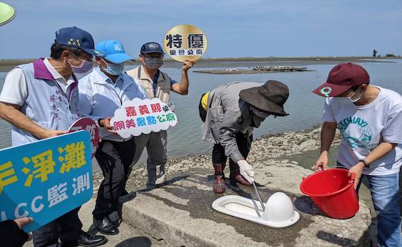 白水湖壽島清出2噸垃圾 嘉縣環保局籲還海岸水水的臉