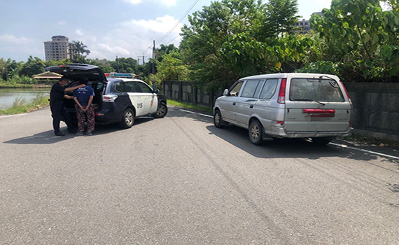「醉」上道拒攔查 警一槍射中輪胎駕駛就範