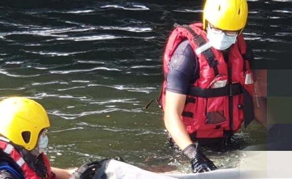 快訊/高雄愛河出海口發現浮屍 警消下水協力搶救中