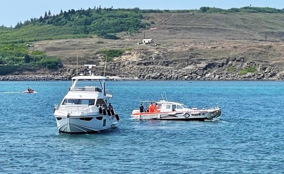 遊艇望安擱淺 馬來西亞籍曼尼卡波號12人獲救