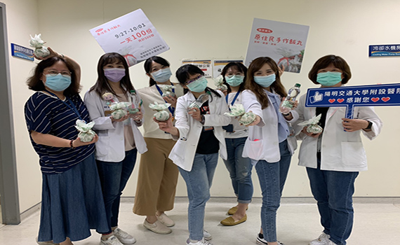 為陽交大醫護加油打氣 企業送上原民美食糰原飯丸