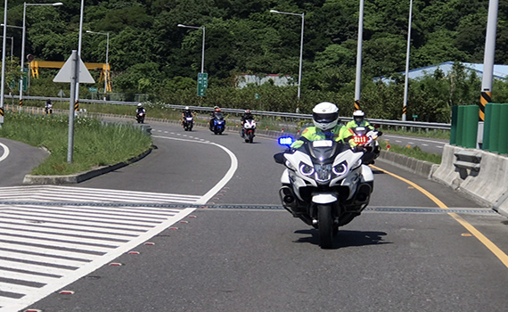 蘇花改試辦開放大型重機通行 首日52件違規以同車道併駛居冠 