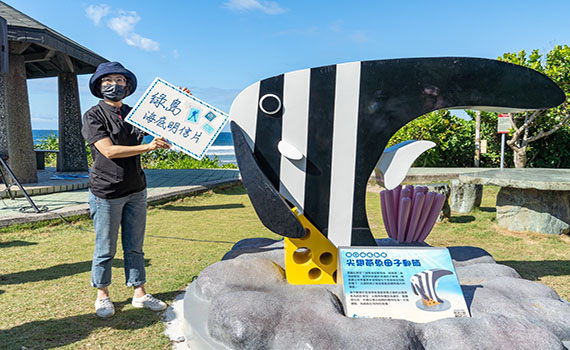 全球10大潛水勝地網美新地標 綠島尖翅燕魚海底母子郵筒正式啟用
