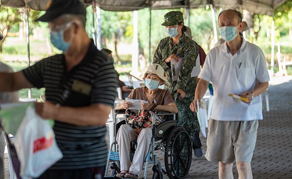 桃園完成70歲以上長者兩劑莫德納接種 兩劑人口涵蓋率達30%