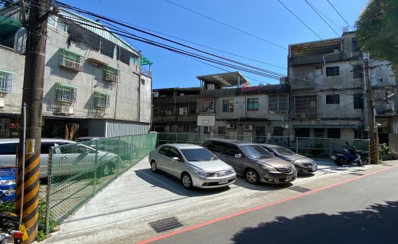 活化公有土地 新店閒置三角空地劃設停車格