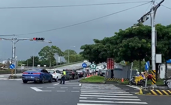 收假日遇颱風外圍環流影響 國五下午高乘載宜警籲用路人及早北返