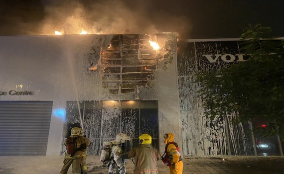 台南VOLVO展示中心火災 展示廳、保養廠遭燒燬