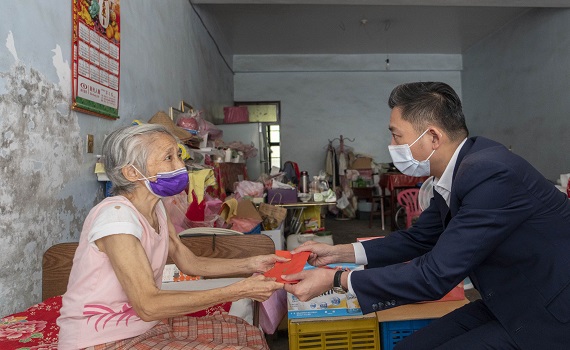 竹市中正台水果阿嬤遭撞後出院    蔡婆婆 : 想給阿弟重新出發的機會 