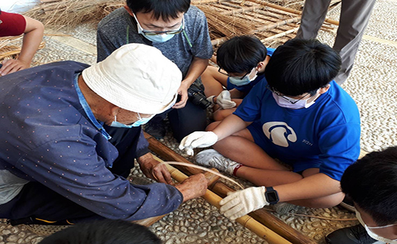 認識宜蘭在地文化 噶瑪蘭耆老教學子蓋家屋