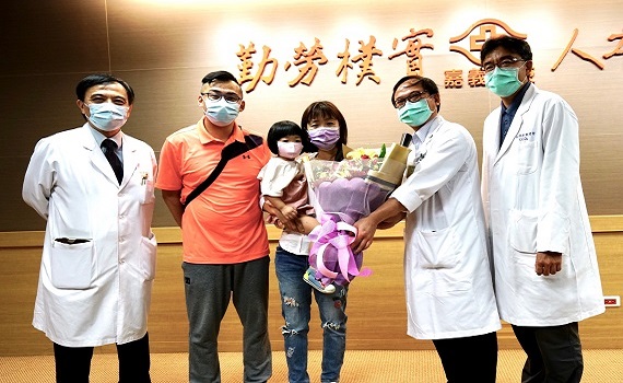 達文西微創取子宮肌瘤 嘉義長庚助高齡婦喜獲寶寶