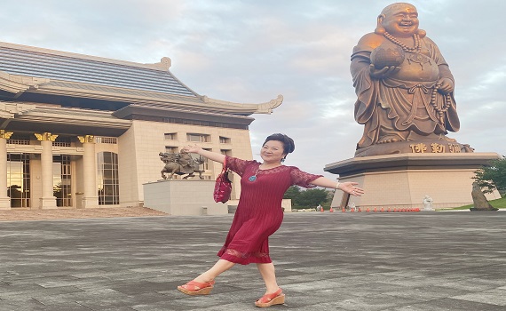 看上峨眉鄉好山好水 綜藝大姐大白冰冰遷居這裡成新竹縣民