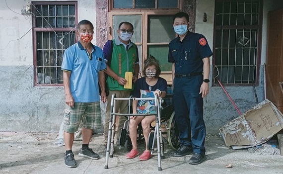 水林一民宅大火燒毀 張榮發慈善基金會警伯鄰里助重建