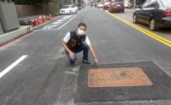 馬路鋪好還在冒煙隨即又開挖 竹市議員陳啓源痛批誇張