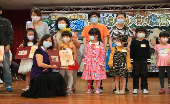 225件畫作彩繪鶯歌記憶 刻畫小鎮往昔與今日的感動