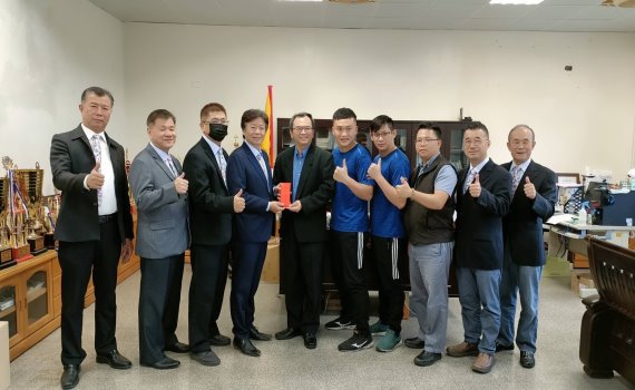 影/拳力以赴永不放棄 員林南區扶輪社捐贈員林國中拳擊隊獎助金