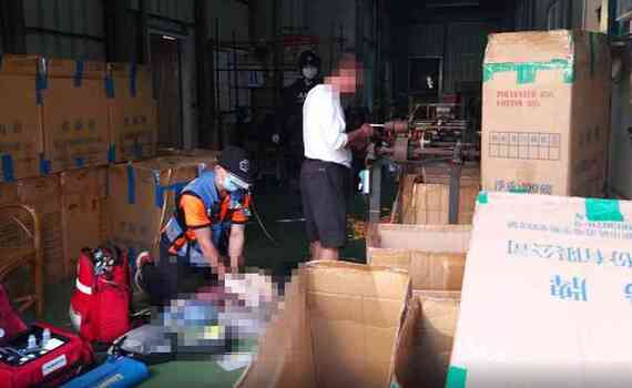 台南1女工絲巾捲入機械勒頸 送醫搶救未脫險