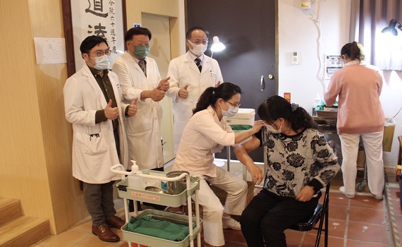 北榮新竹分院提升新冠疫苗接種率    注射總量15日突破2萬劑 