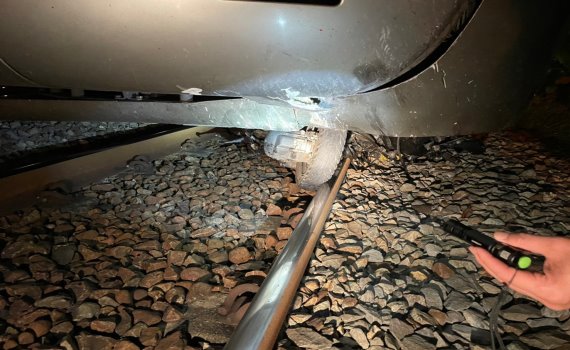 摩托車右轉進平交道 捲入台鐵區間車輪下騎士遭輾斃