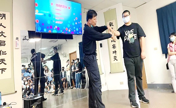 草屯分局至中寮森優學校宣導反毒、反詐騙 師生讚好