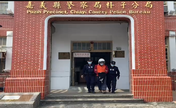 酒後開車毀人釣具竟出槍又亮刀 遭警快打移送法辦