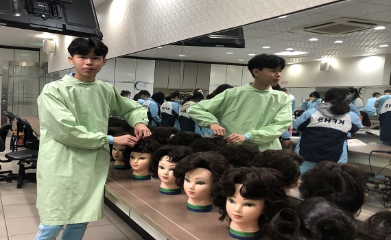 練到雙手滿佈傷痕 光復周柏成勇奪技藝競賽家事類美髮組竹苗區唯一優勝