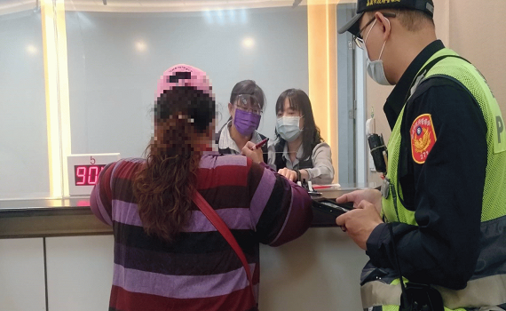 假投資真詐財 北門警及時阻詐