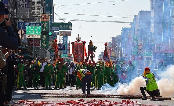 炮炸祈安賜福 台東寒單會嘉邑城隍