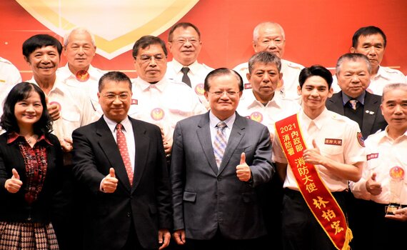 感謝您們無私的愛 徐國勇表揚防救災志工菁英