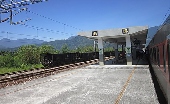 台鐵列車出包到站車門未開 10多位乘客未下車轉乘延誤77分鐘