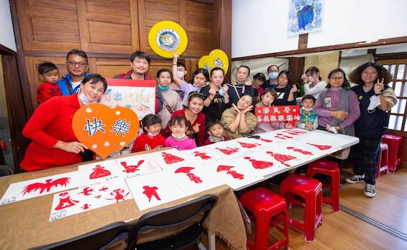 剪出「移」個未來 嘉義移民署邀新住民用神奇剪紙藝術歡慶移民節