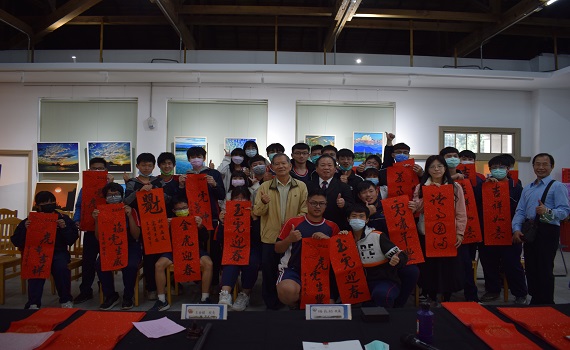 北港農工名家揮毫迎吉虎 書畫攝影藝文聯展慶八十